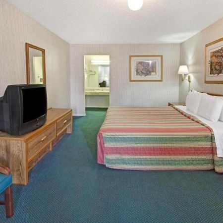 Knights Inn South Houston Tx Bagian luar foto