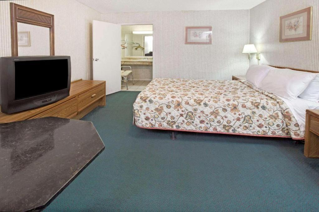Knights Inn South Houston Tx Bagian luar foto
