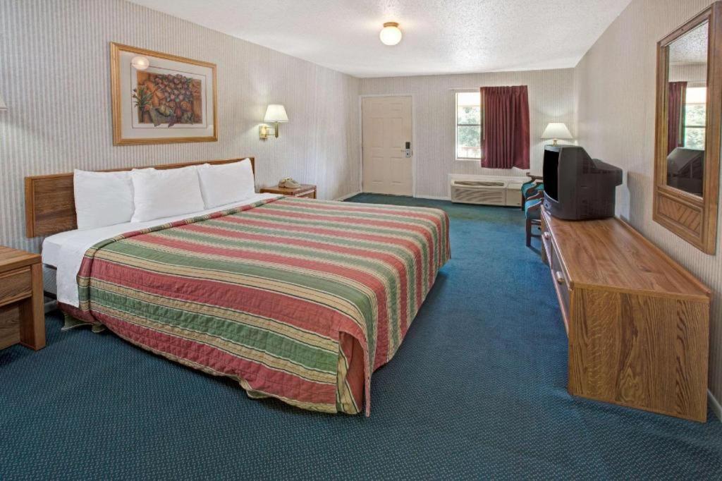 Knights Inn South Houston Tx Bagian luar foto