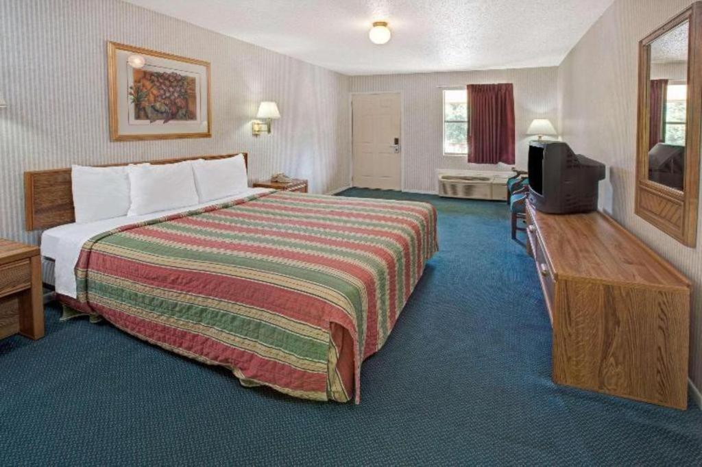 Knights Inn South Houston Tx Bagian luar foto