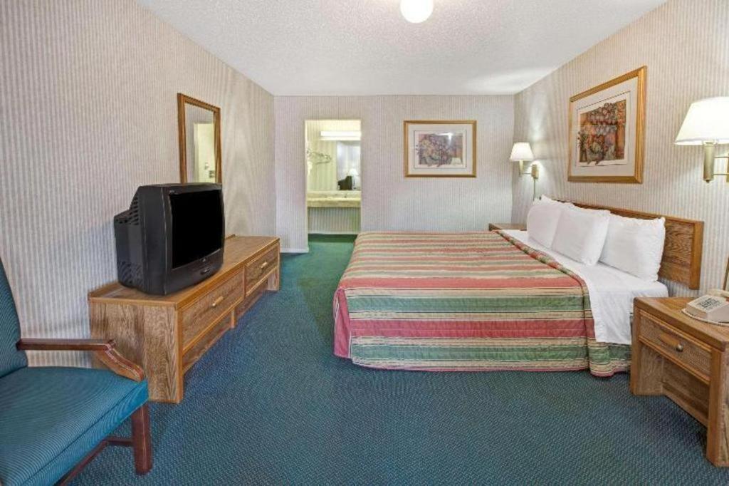 Knights Inn South Houston Tx Bagian luar foto