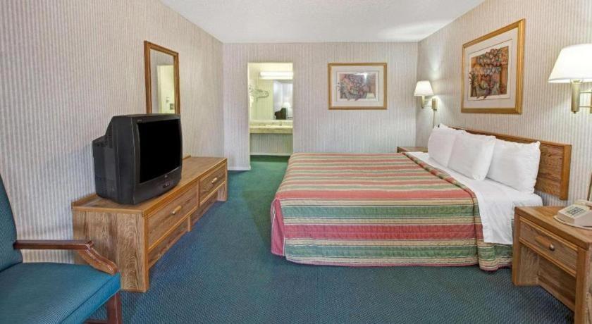 Knights Inn South Houston Tx Bagian luar foto