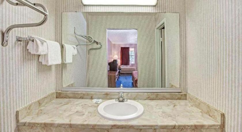 Knights Inn South Houston Tx Bagian luar foto
