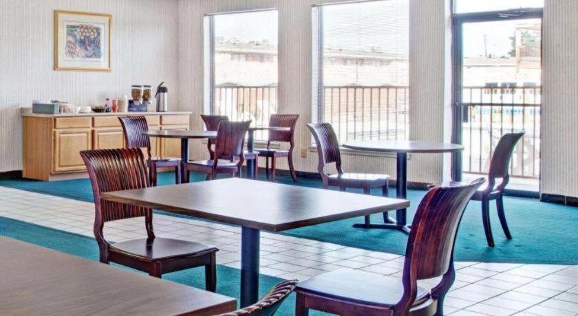 Knights Inn South Houston Tx Bagian luar foto