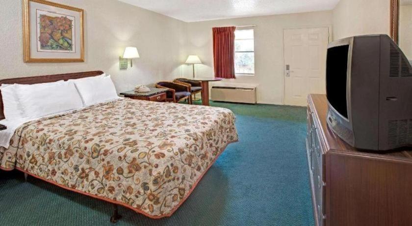 Knights Inn South Houston Tx Bagian luar foto